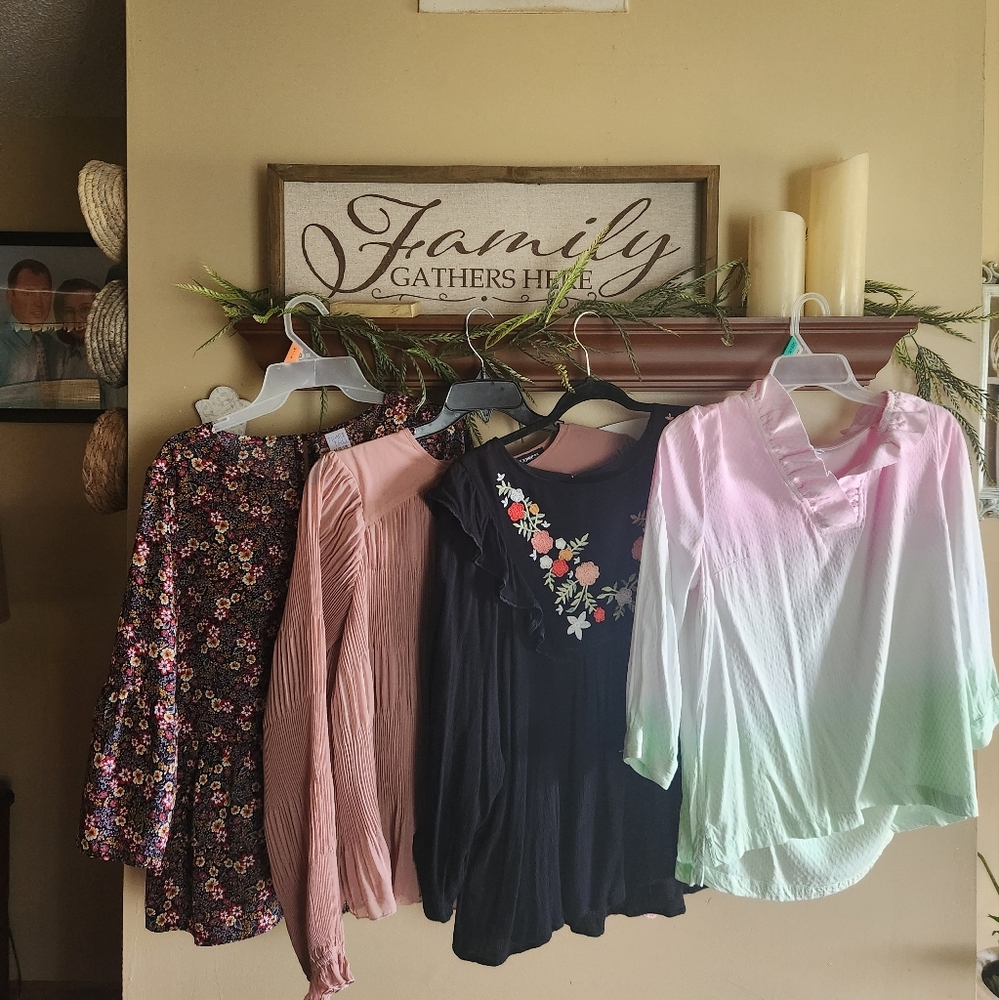 Crown & Ivy Green Sleeveless Blouse
